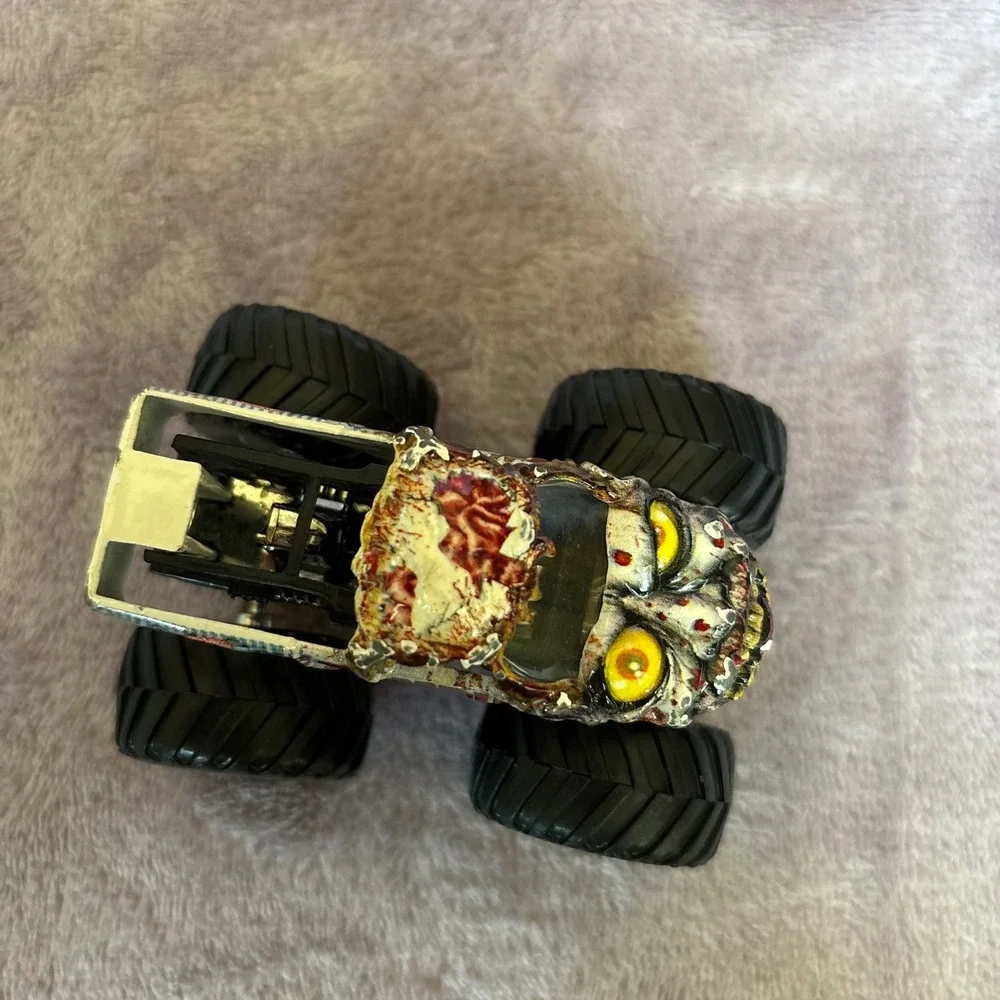 Hot Wheels Monster Jam Zombie Monster Truck 1:64 Scale Die-Cast Toy Vehicle